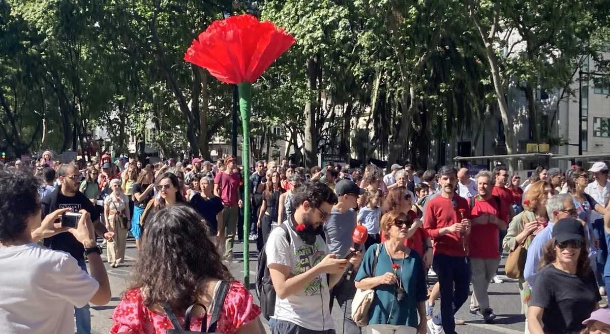 A língua portuguesa e o desfile na Avenida da Liberdade